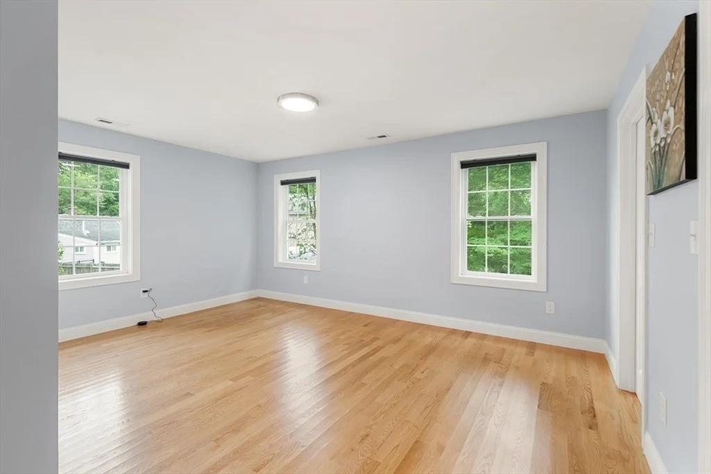 Photo of 1295 Main St