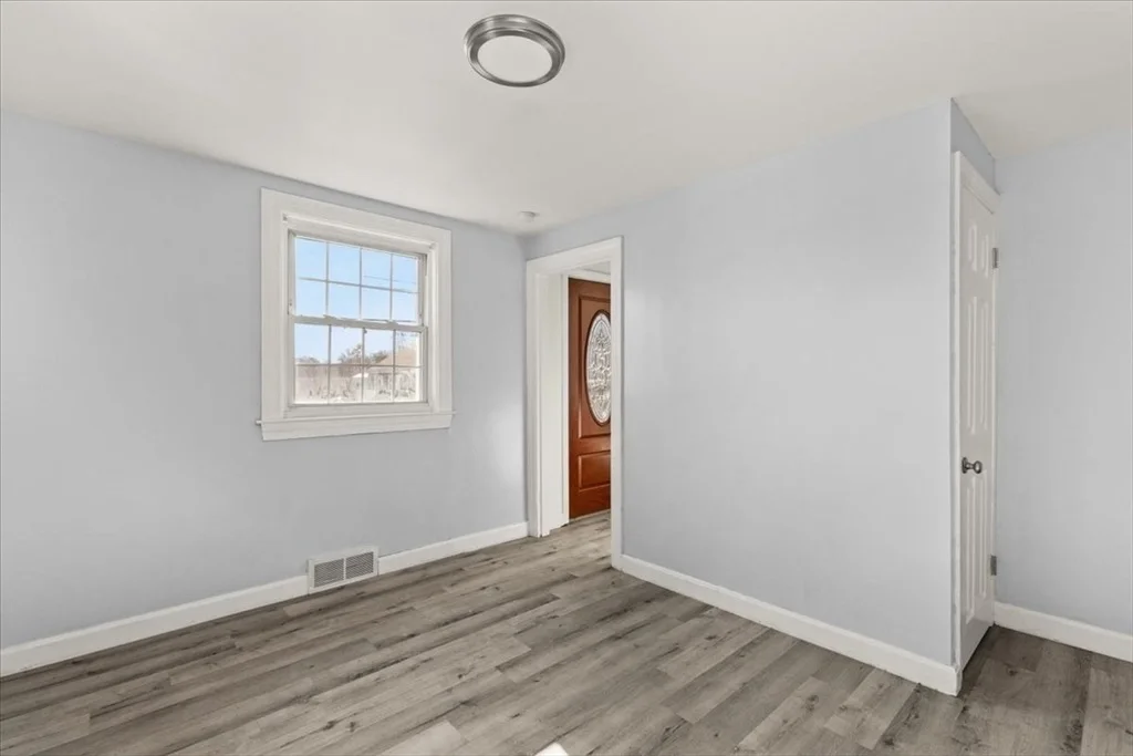Photo of 922 Centre St