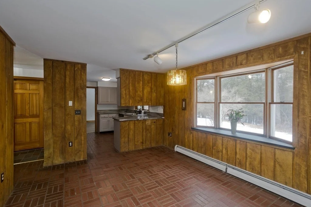Photo of 94 Amherst Rd