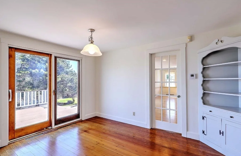 Photo of 1484 Drift Road