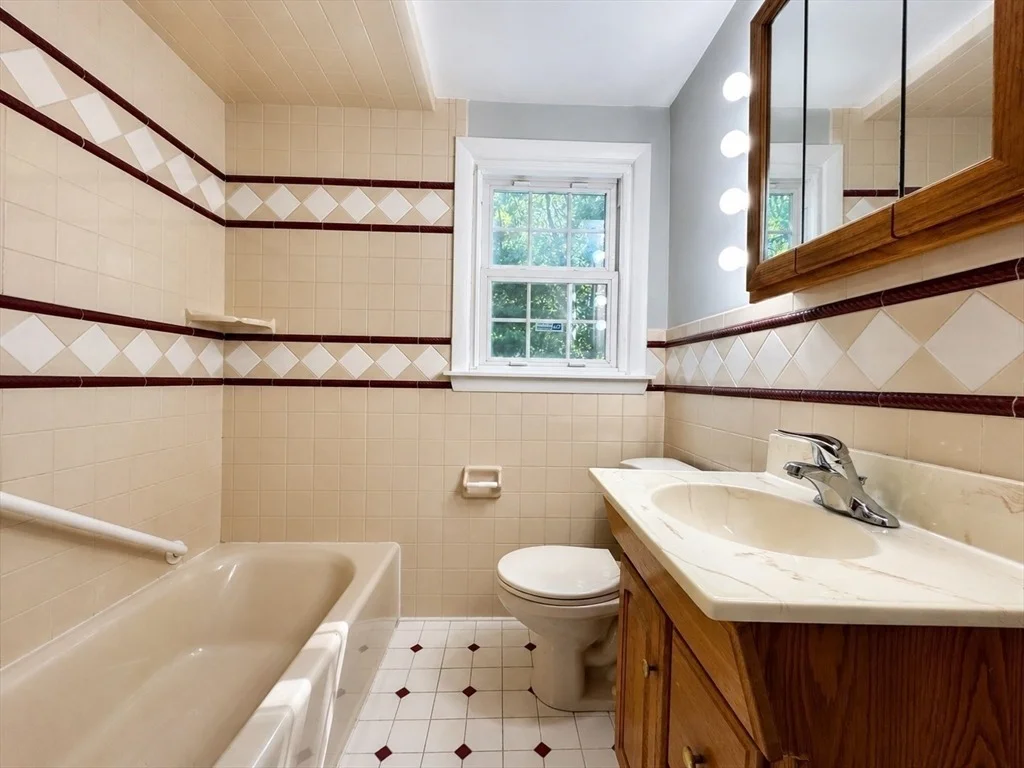 Photo of 84 Hinckley Cir