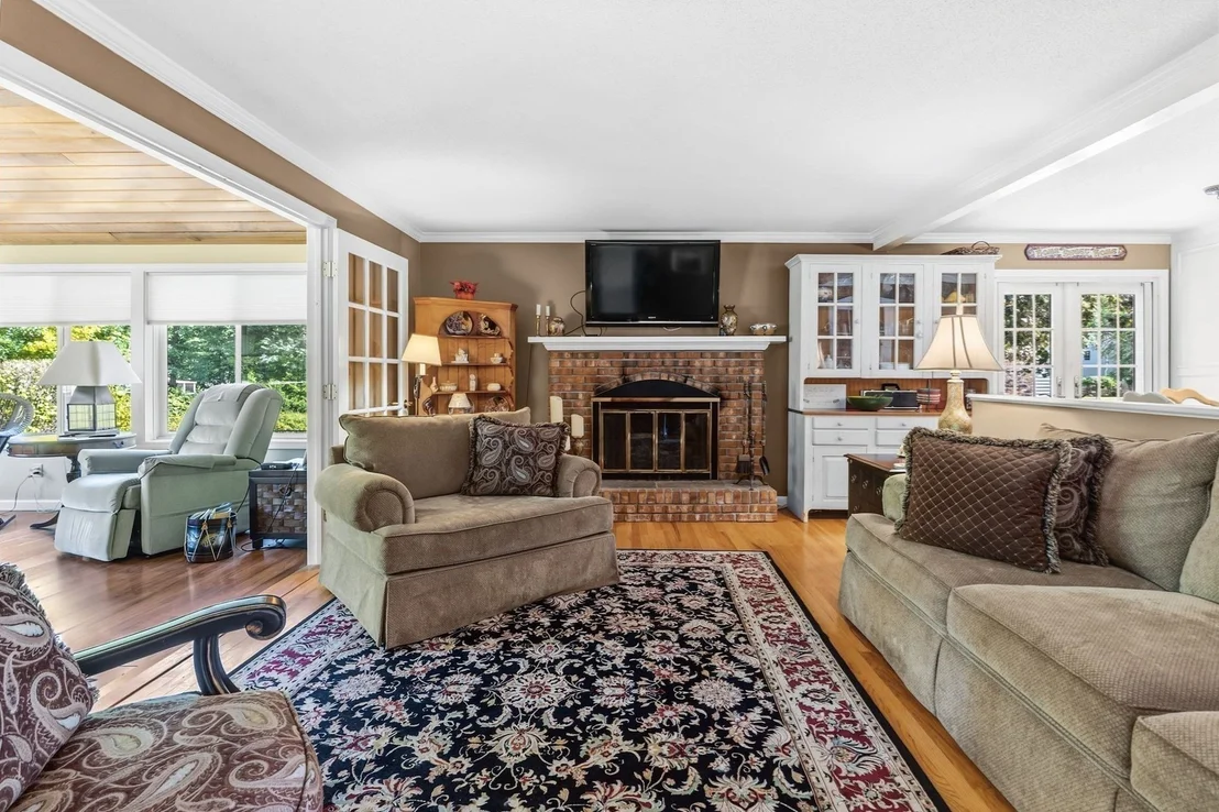 Photo of 207 Loudville Road