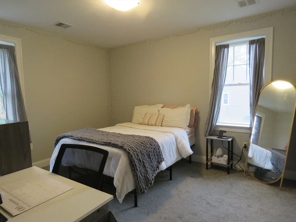 Photo of 33 Cobblestone Ln