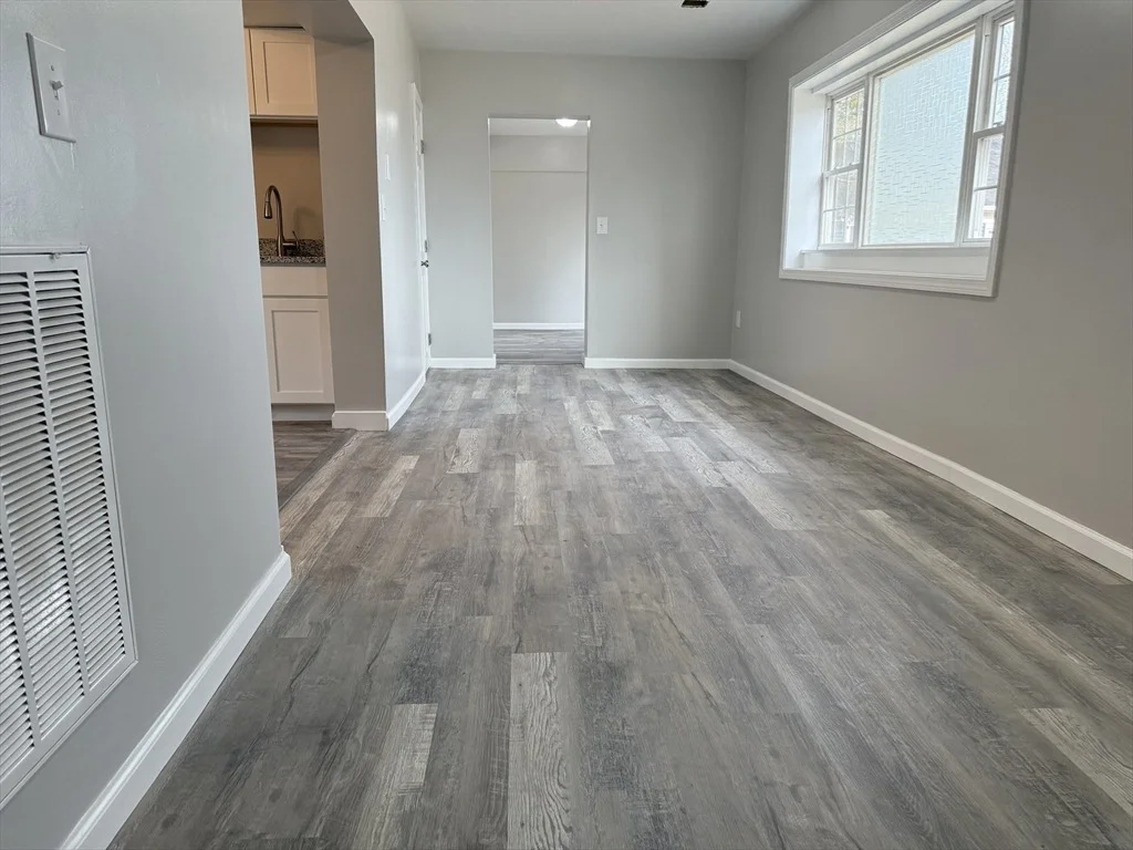 Photo of 62 Barlow Ave
