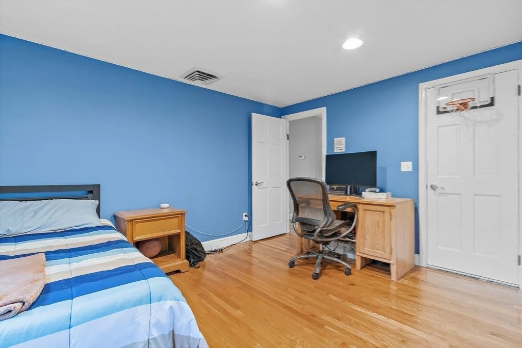 Photo of 145 Meadowbrook Rd