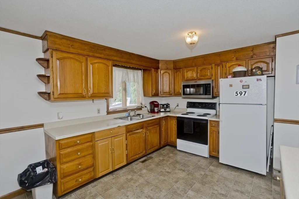 Photo of 597 Amherst Rd