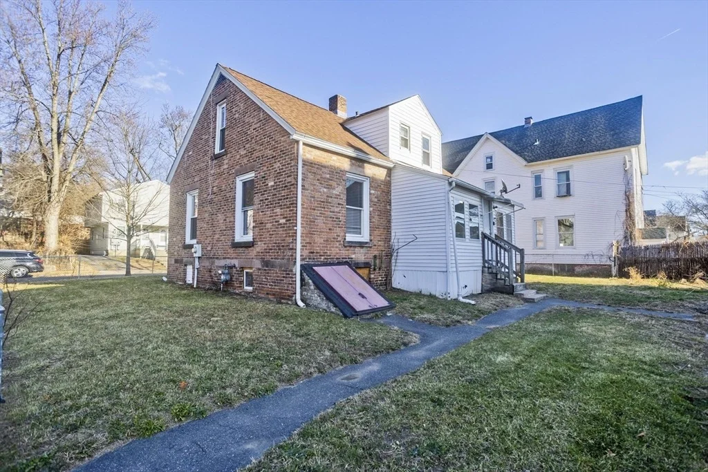 Photo of 182 Massasoit Street