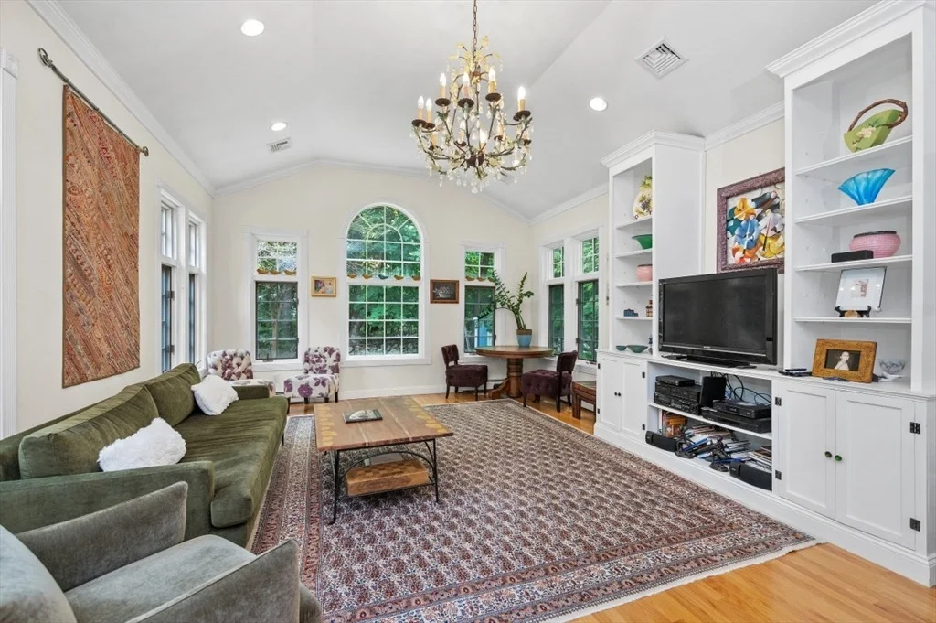 Photo of 18 Edgewood Rd
