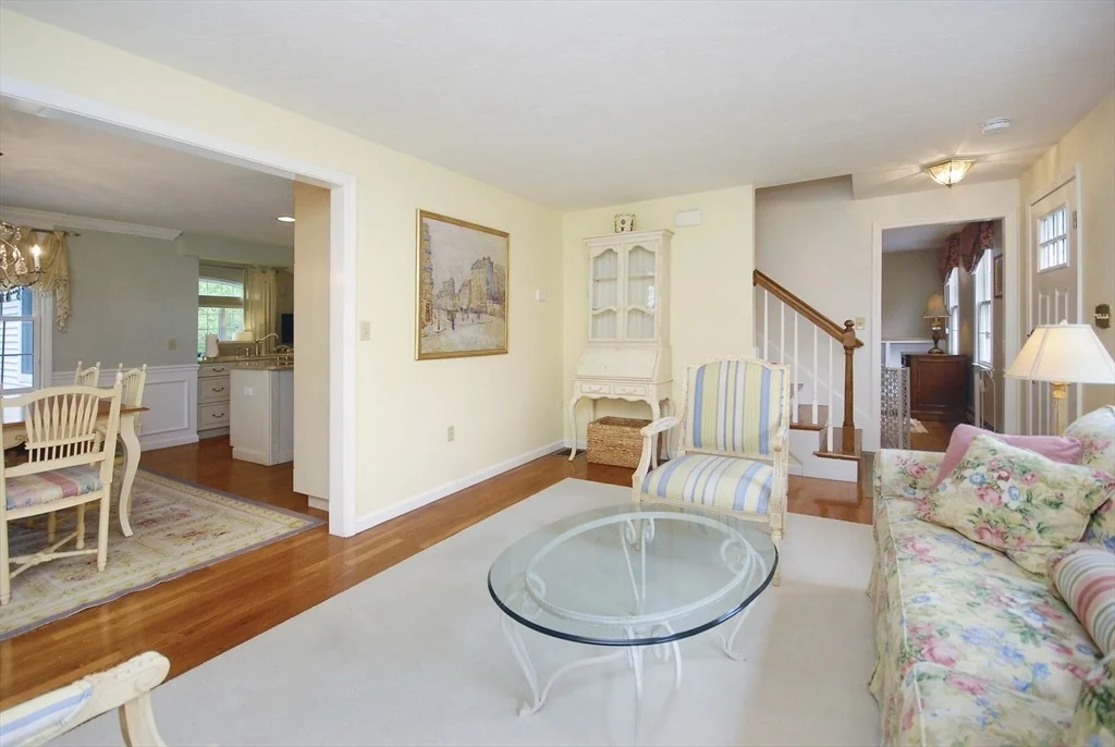 Photo of 2 Blackthorne Cir