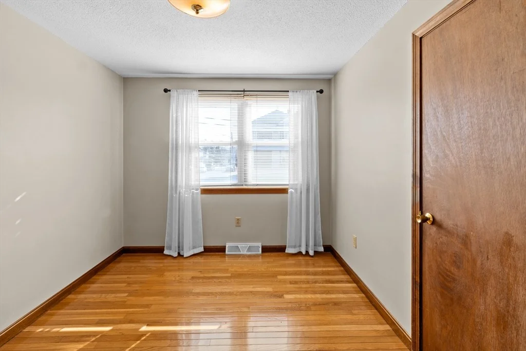 Photo of 820 Oak Grove Ave