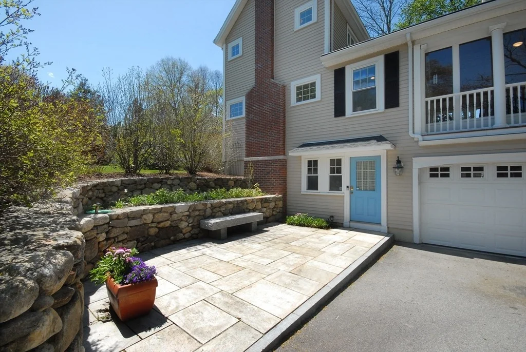 Photo of 353 Thoreau St