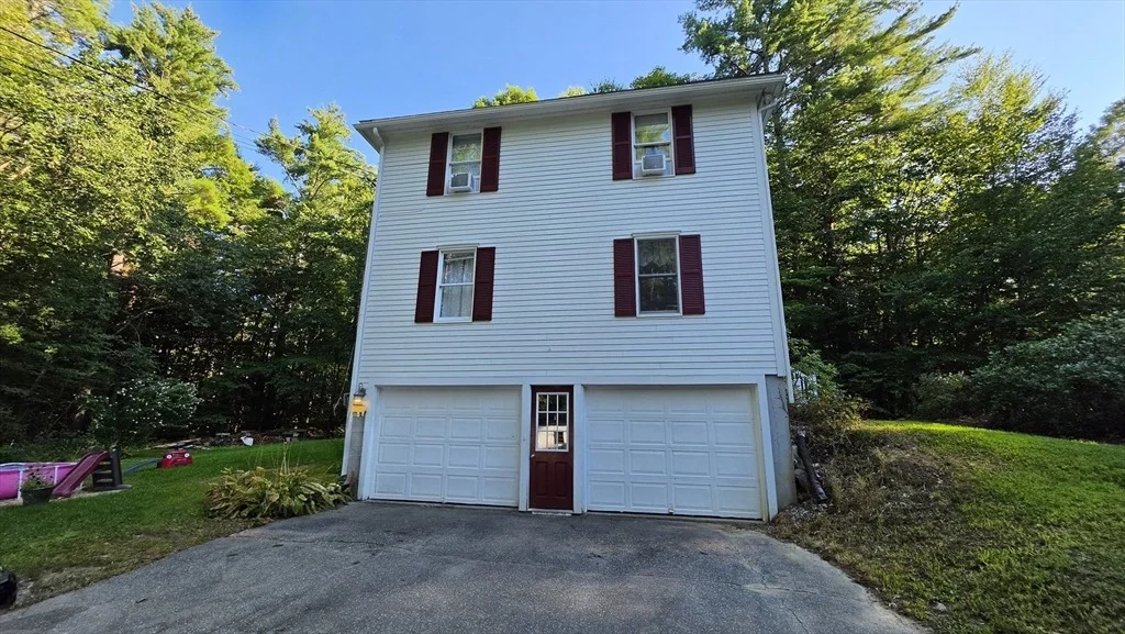 Photo of 2 Greenleaf Dr
