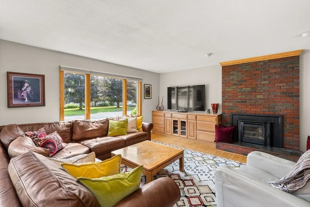 Photo of 6 Russell Ln