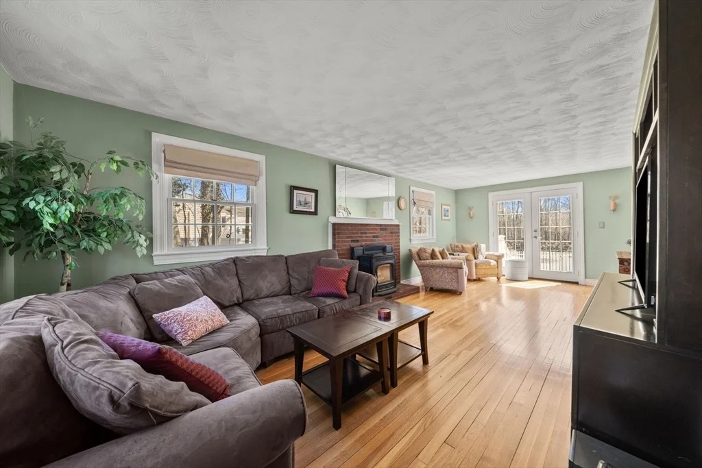 Photo of 10 Hearthstone Dr