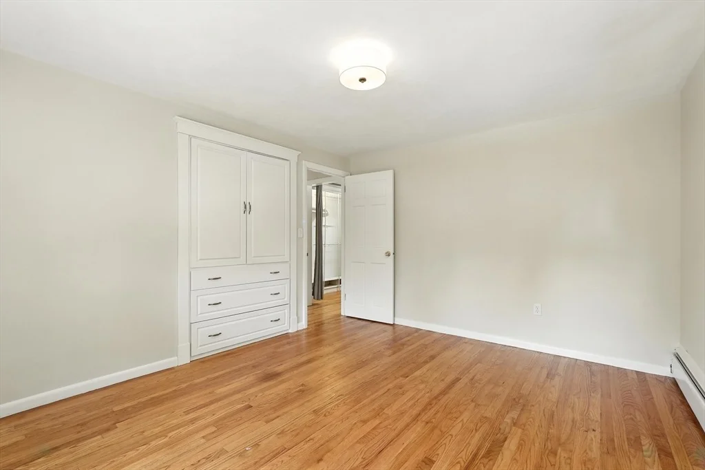 Photo of 15 Oak Bluff Cir