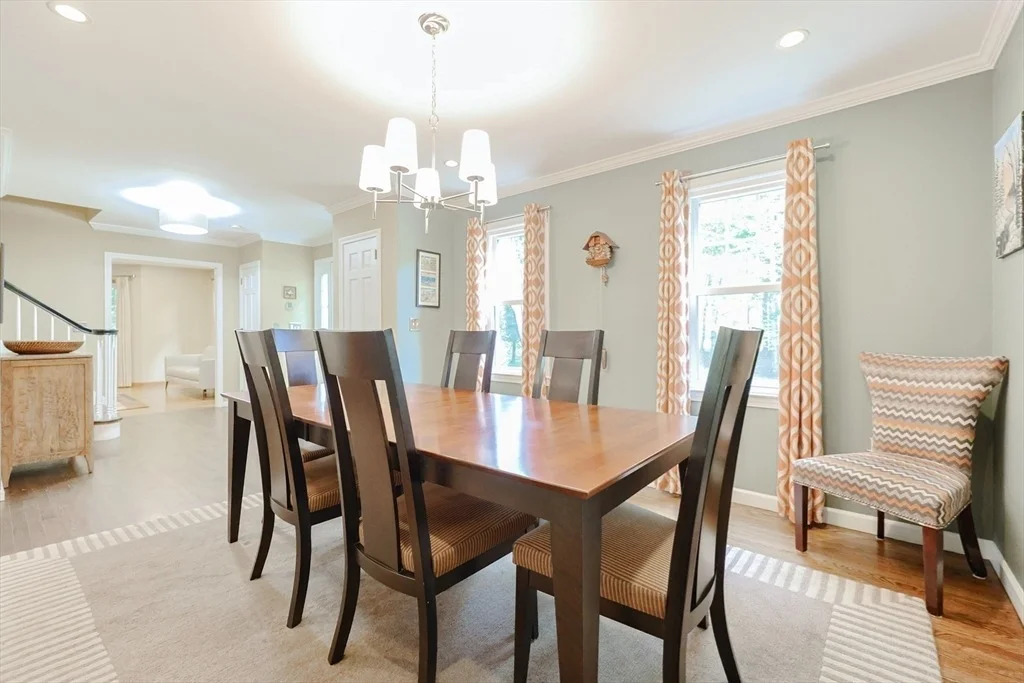 Photo of 233 Willowgate Rise