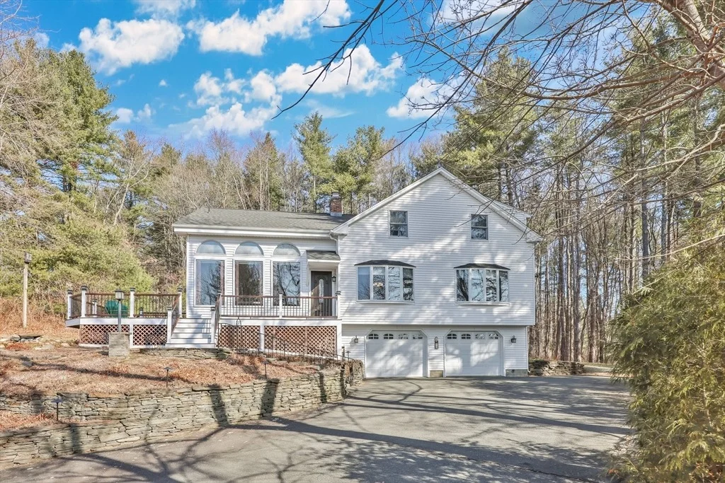 Photo of 19 Simmons Brook Dr