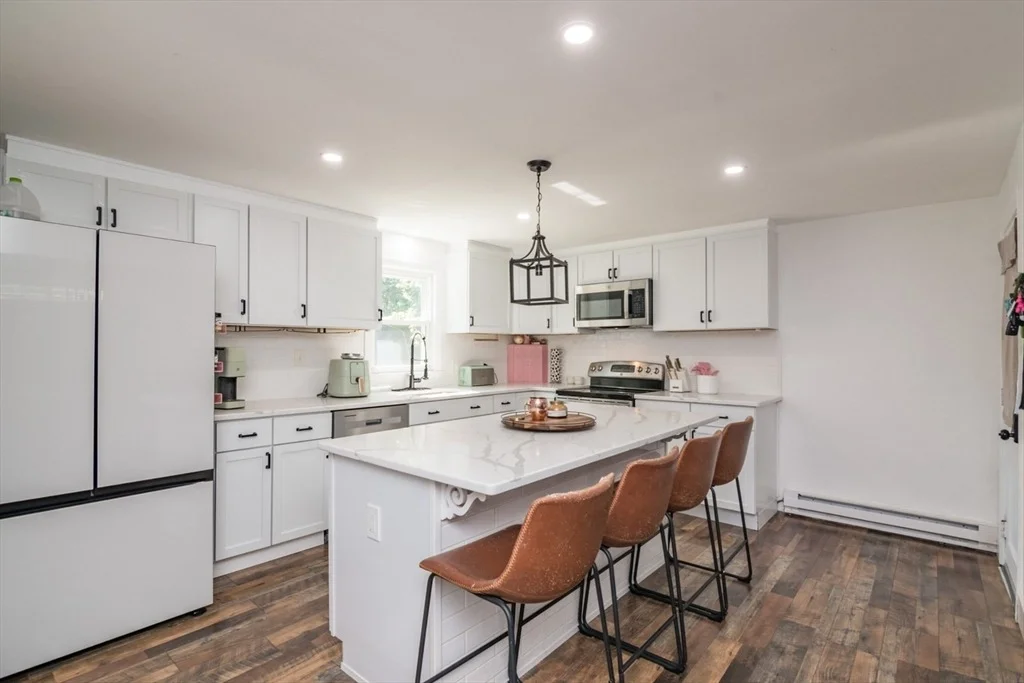 Photo of 379 Roosevelt Ave