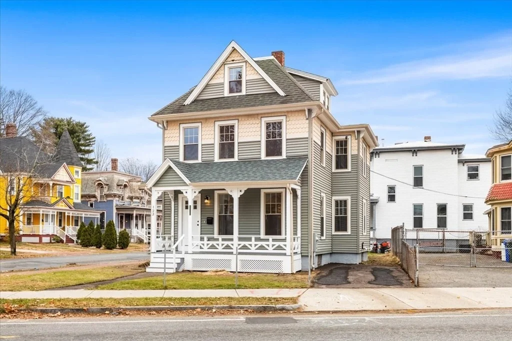 Photo of 123 Bay St