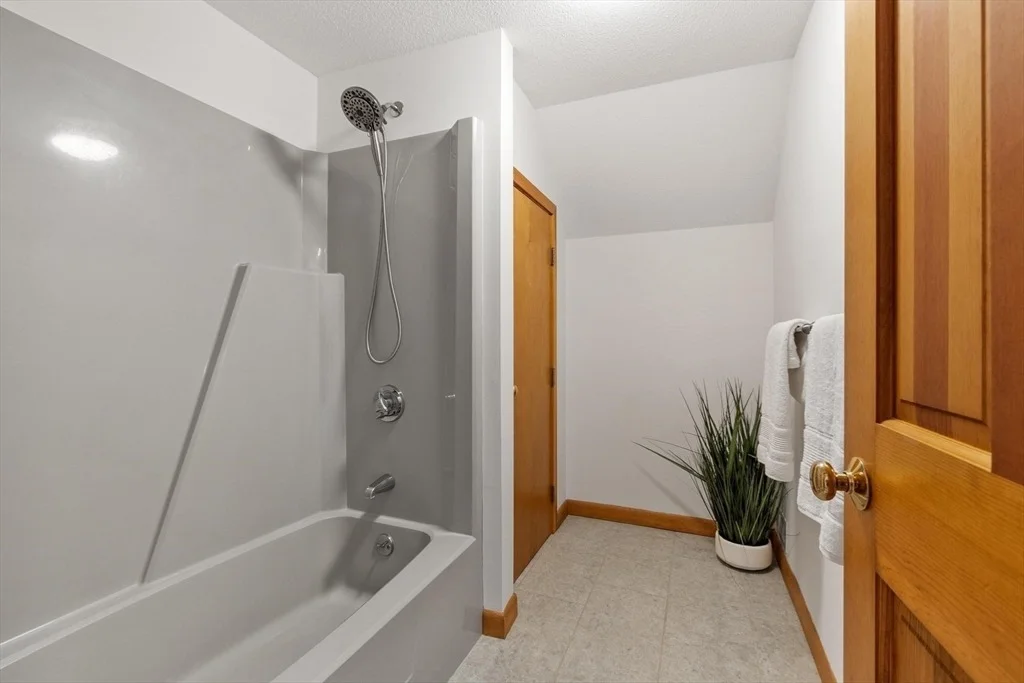 Photo of 6 Baywoods Dr