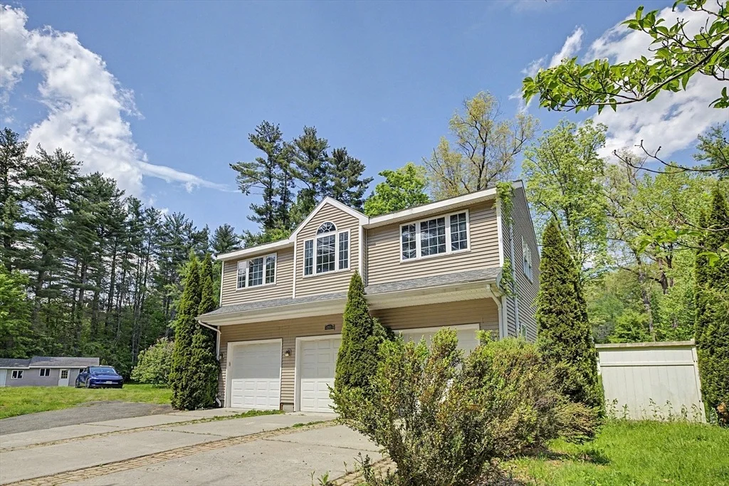 Photo of 195 Westhampton Rd