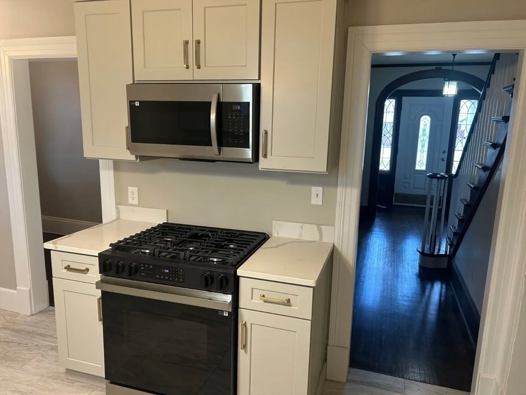 Photo of 122 Bellevue Ave
