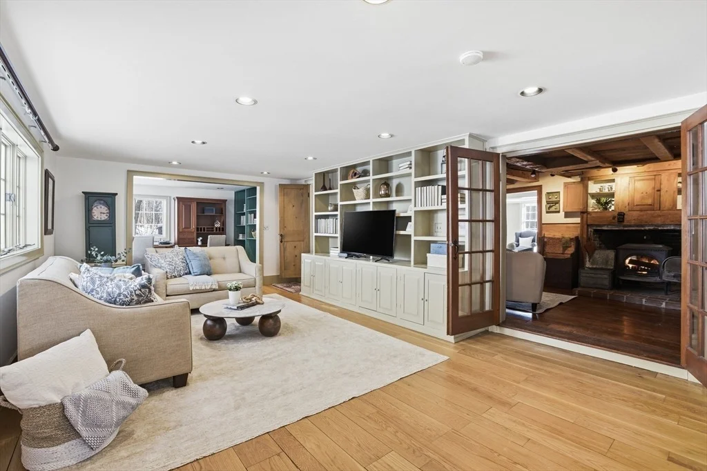 Photo of 105 Lexington Rd