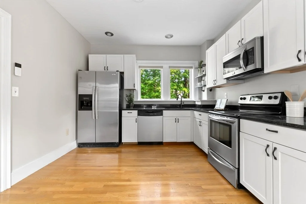 Photo of 868 Main St
