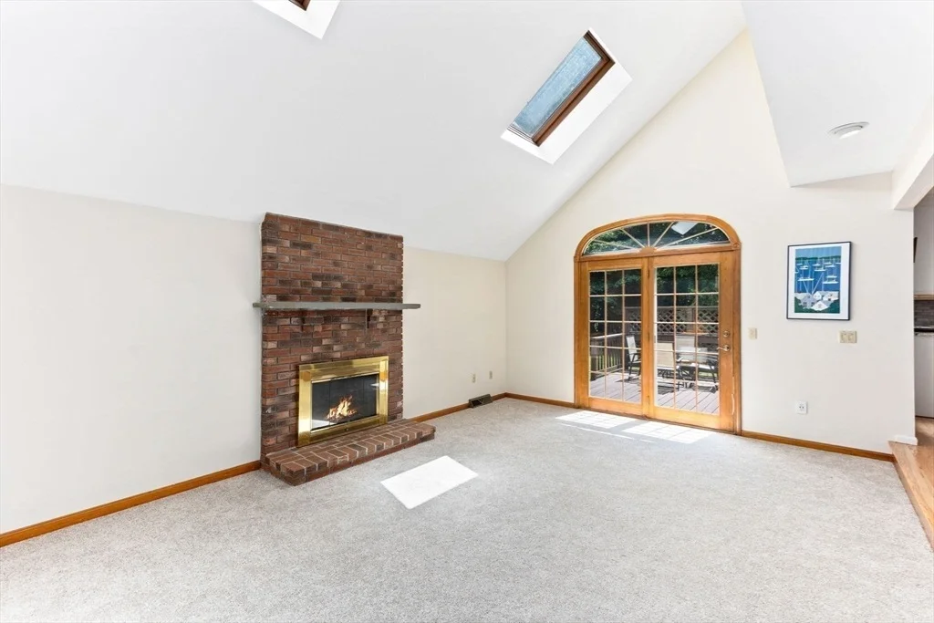 Photo of 15 Deerfield Dr