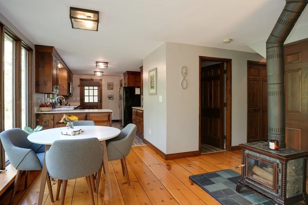 Photo of 18 Bay Path Dr