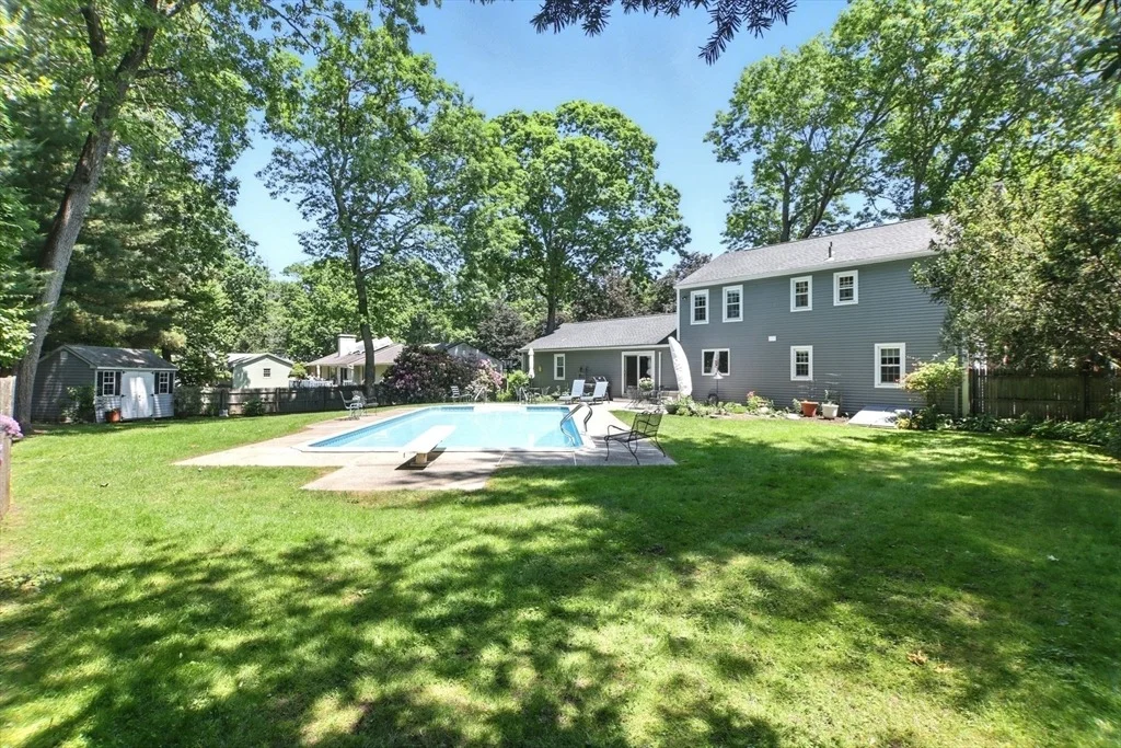 Photo of 230 Meadowlark Dr