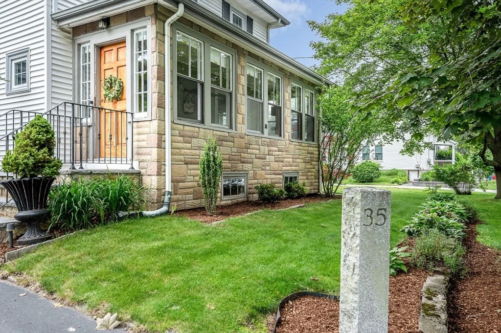 Photo of 35 Warren Avenue