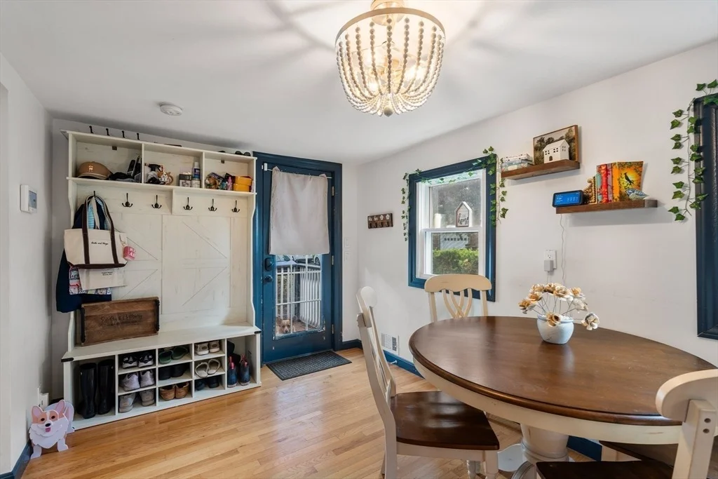 Photo of 84 Windsor Ave