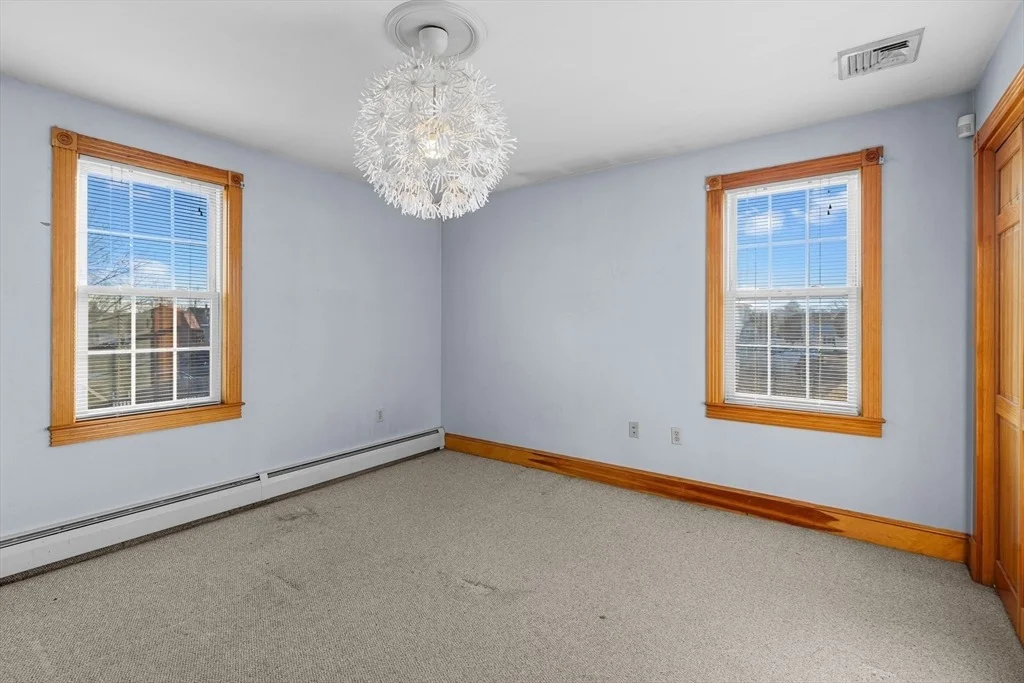 Photo of 7 Deerfield Ln