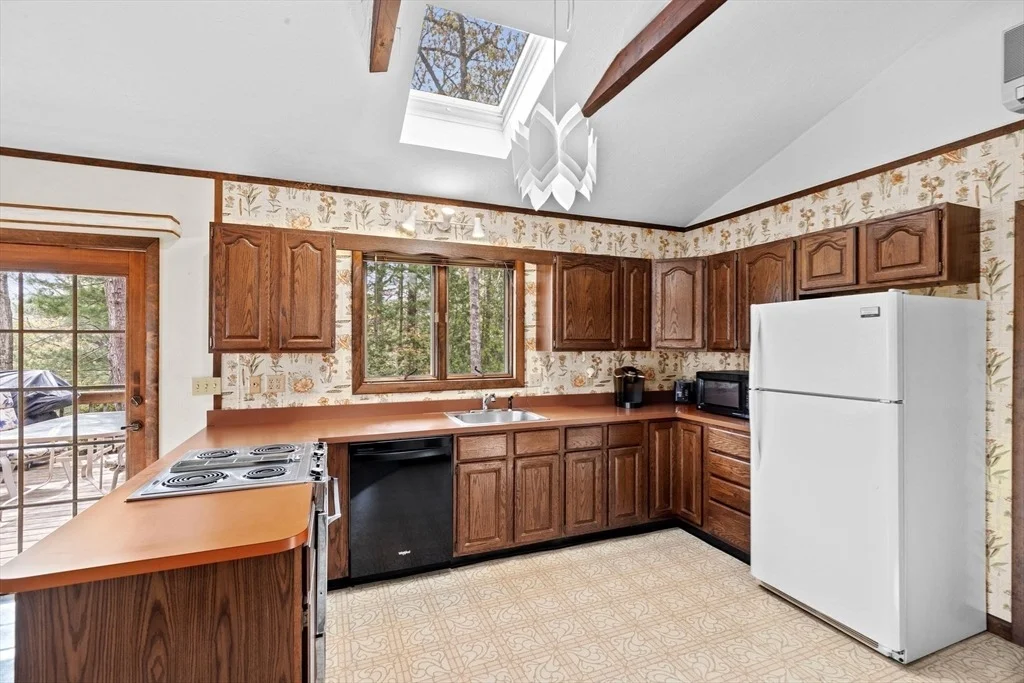 Photo of 10 Quamhassett Road