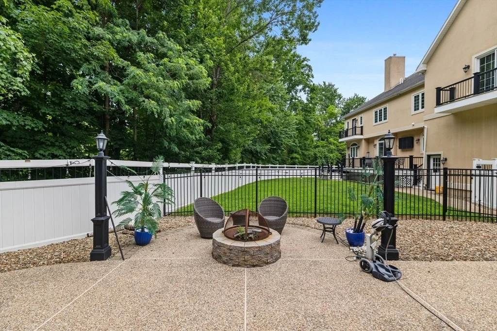Photo of 2 Bridle Path
