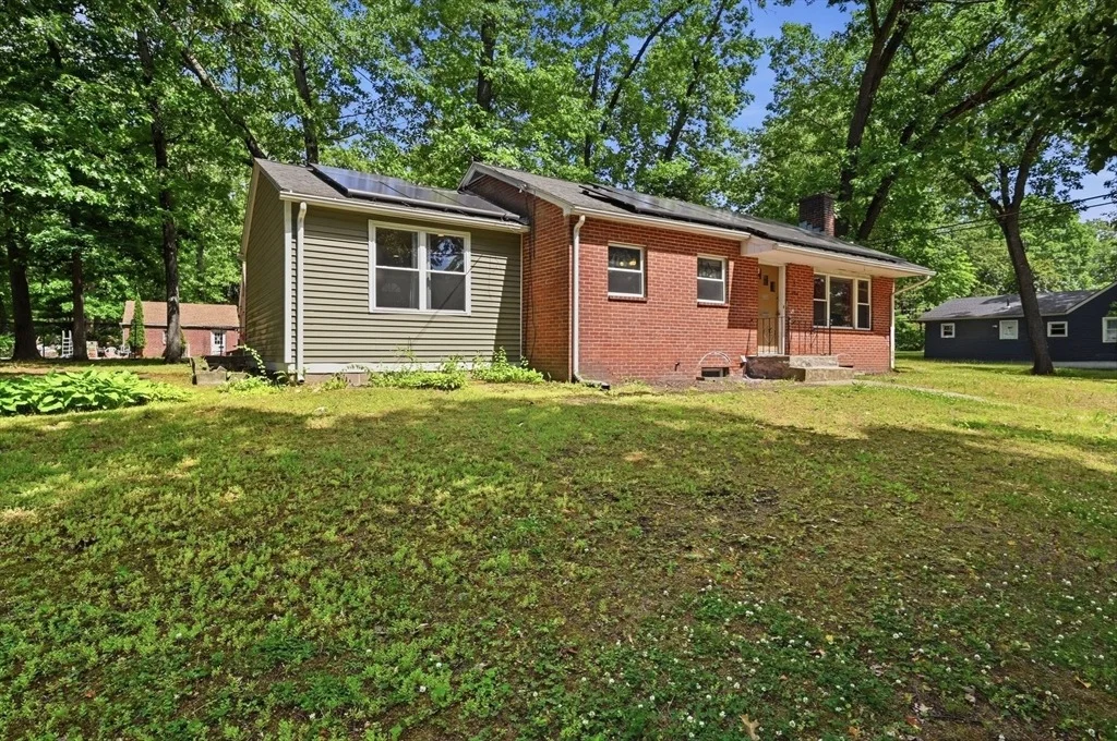 Photo of 881 Roosevelt Ave