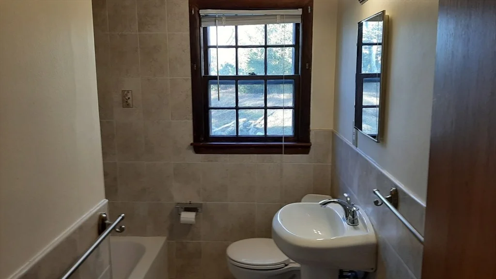 Photo of 8 Paddock Dr