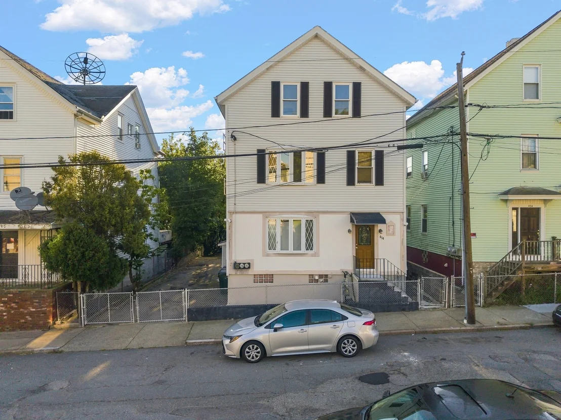 Photo of 650 Third