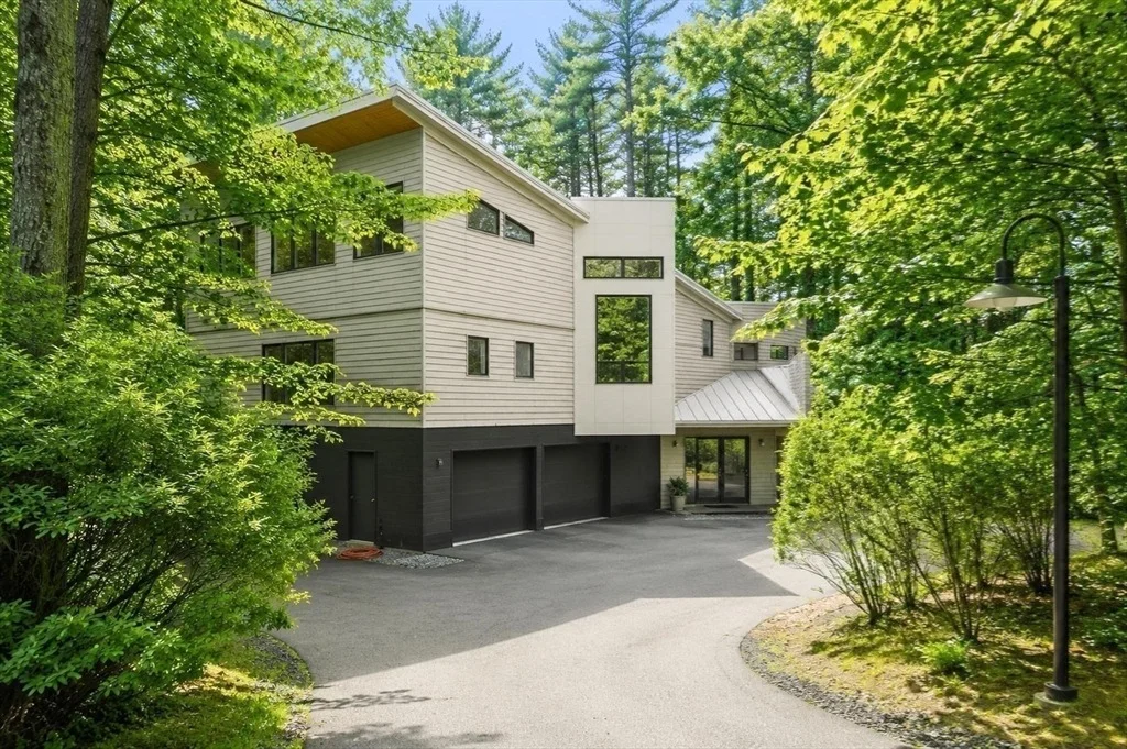 Photo of 389 River Rd