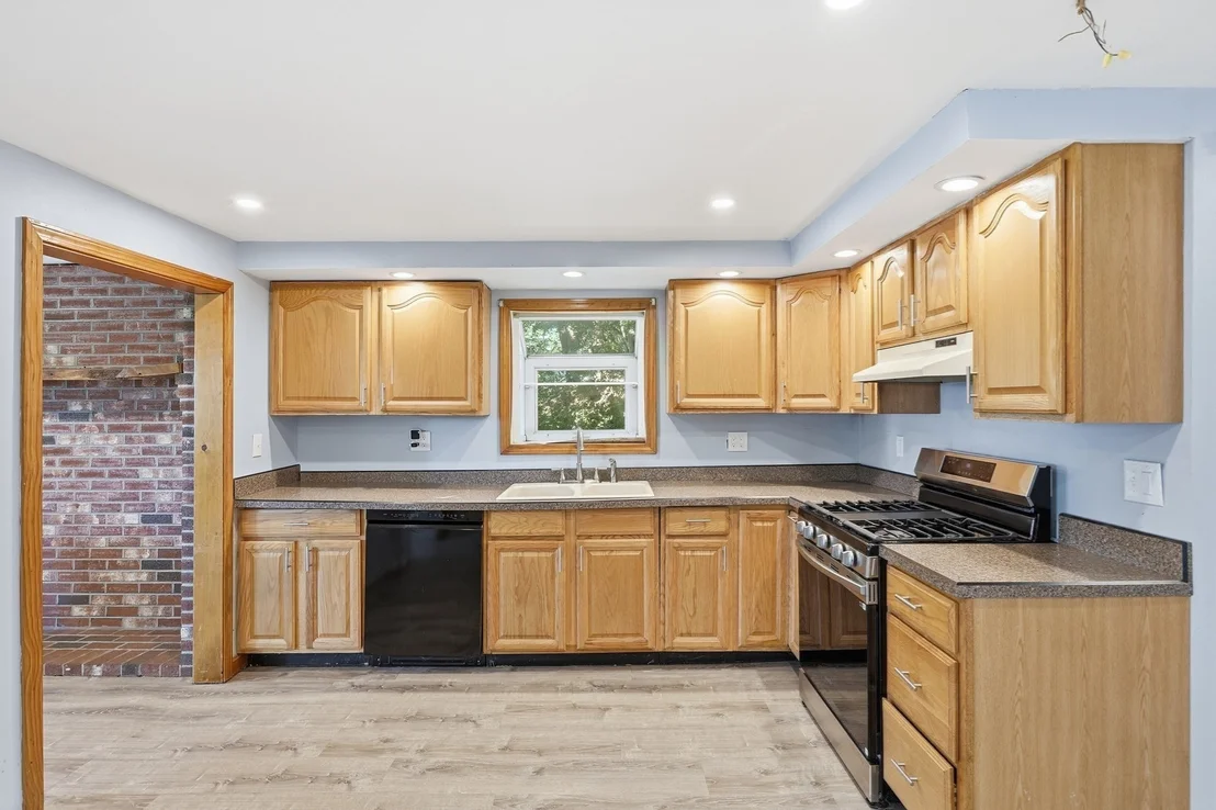Photo of 141 Long Pond Dr
