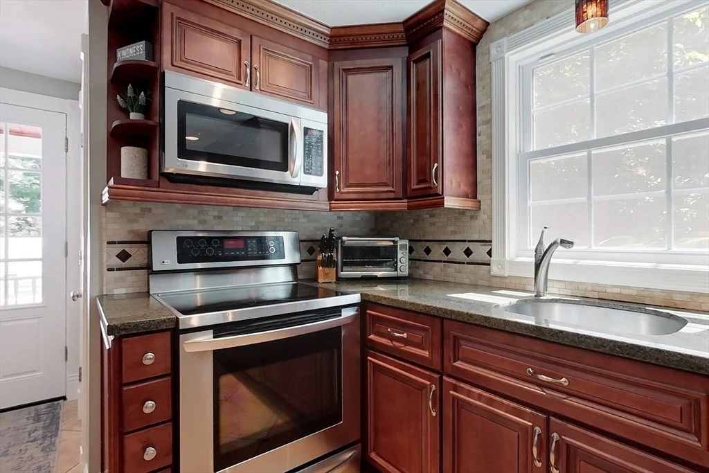 Photo of 21 Hyacinth Dr