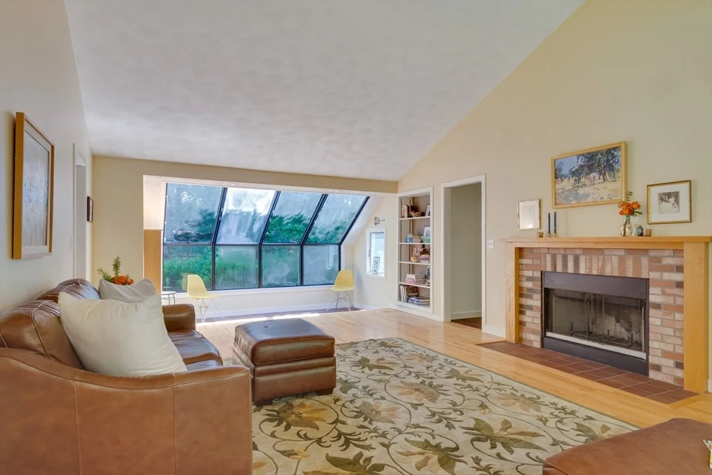Photo of 15 Fieldstone Dr