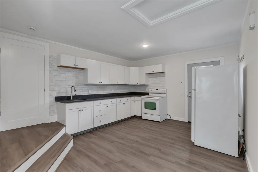 Photo of 10 Briggs Ln