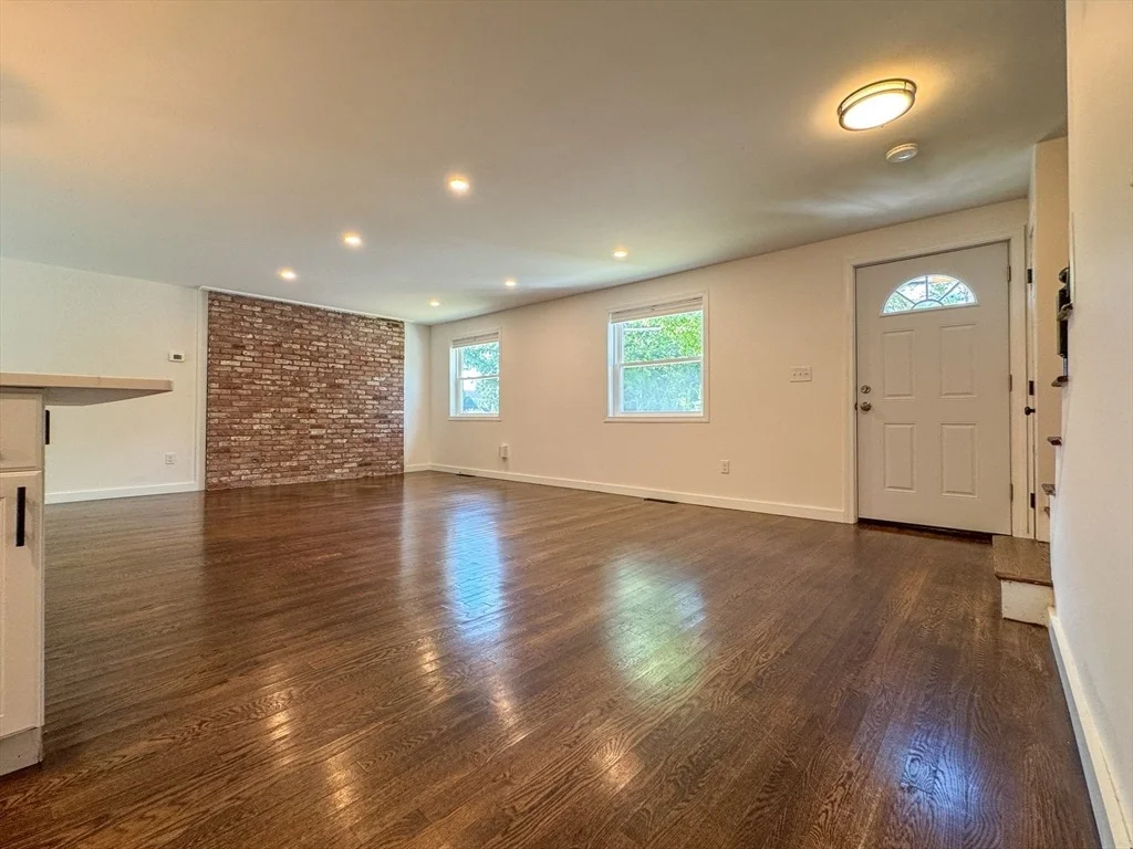 Photo of 282 Pleasant St
