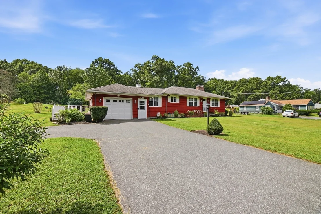Photo of 425 River Road