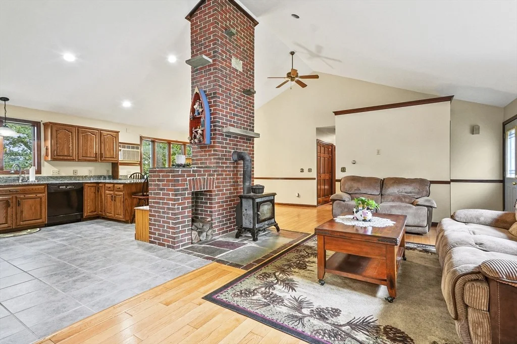 Photo of 28 Beacon Street