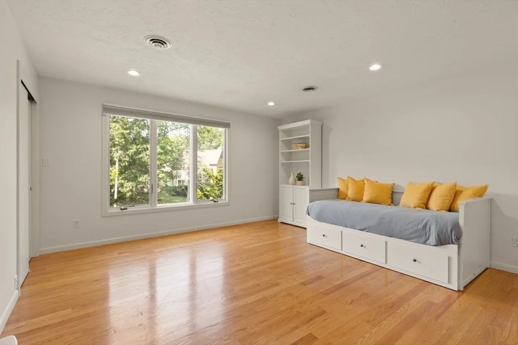 Photo of 48 Castle Dr