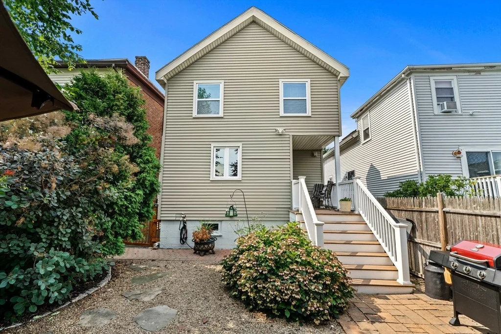 Photo of 15 Beacon St