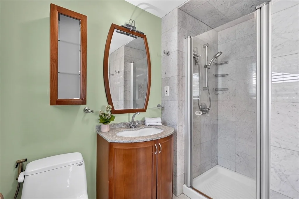 Photo of 32 Bobolink Rd
